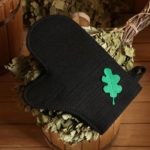 Рукавица банная с аппликацией Дубовый лист черная